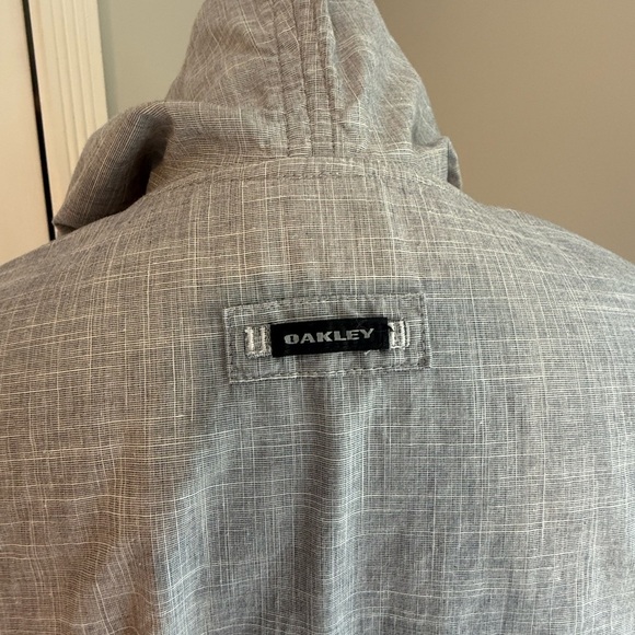 Vintage Oakley Gray Utility Jacket with Hood and Relaxed Fit size S - Picture 7 of 13